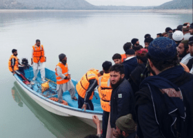 10 children killed in Pakistan as boat capsizes