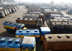 India bans oil tankers, bulk carriers older than 25 years