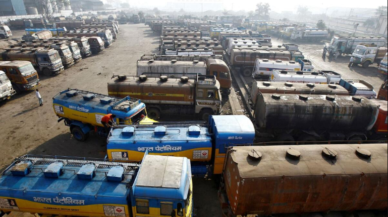 India bans oil tankers, bulk carriers older than 25 years