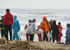 Over 20 feared dead in Italy shipwrecks