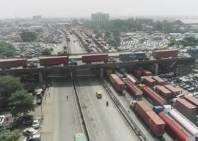 Lagos orders trucks to vacate Apapa-Oshodi expressway