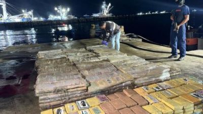 Ecuadorian Navy Seizes Ton of Cocaine from Guayaquil Express in Major Drug Bust