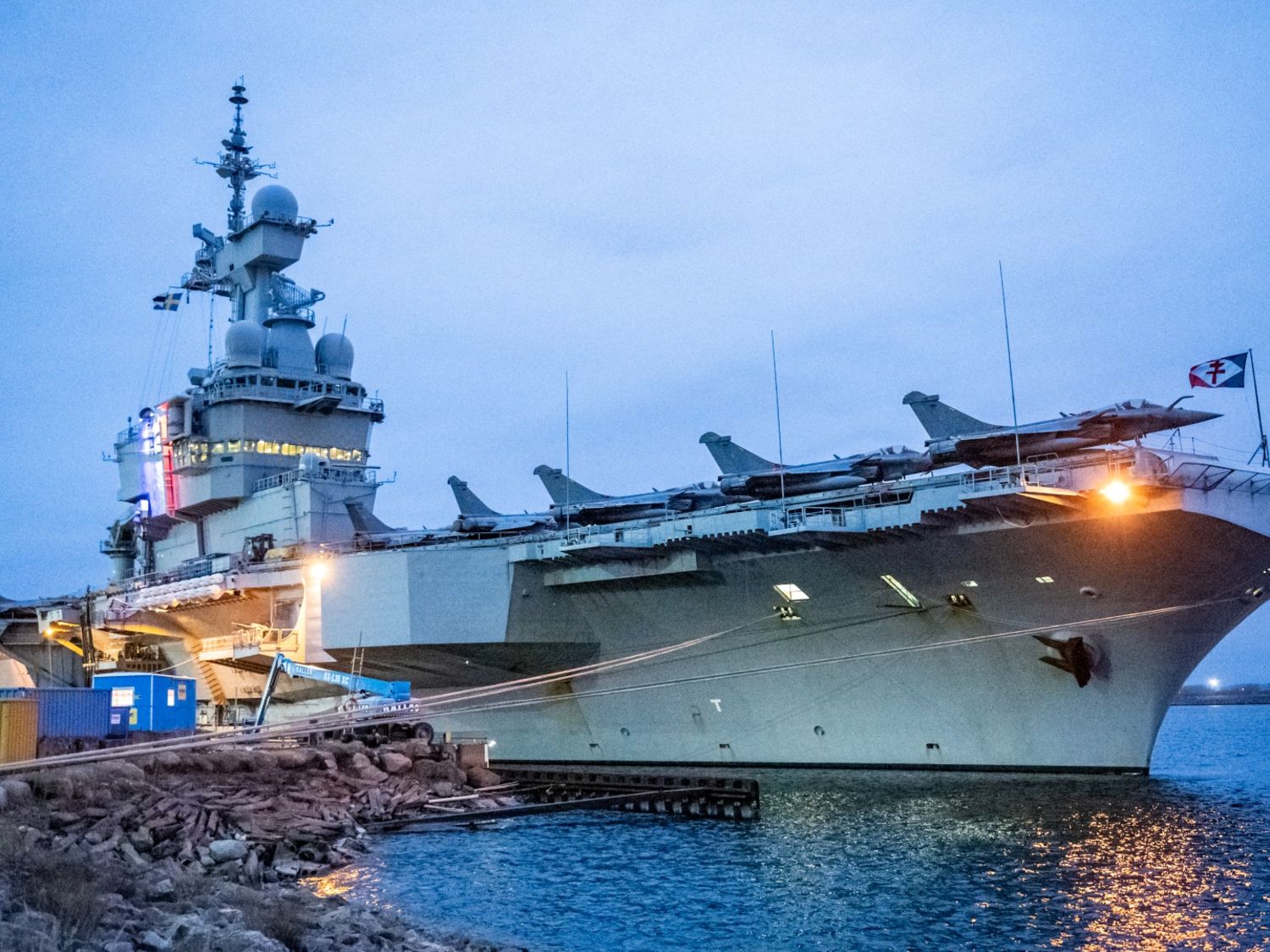 France Sends Warships to Middle East