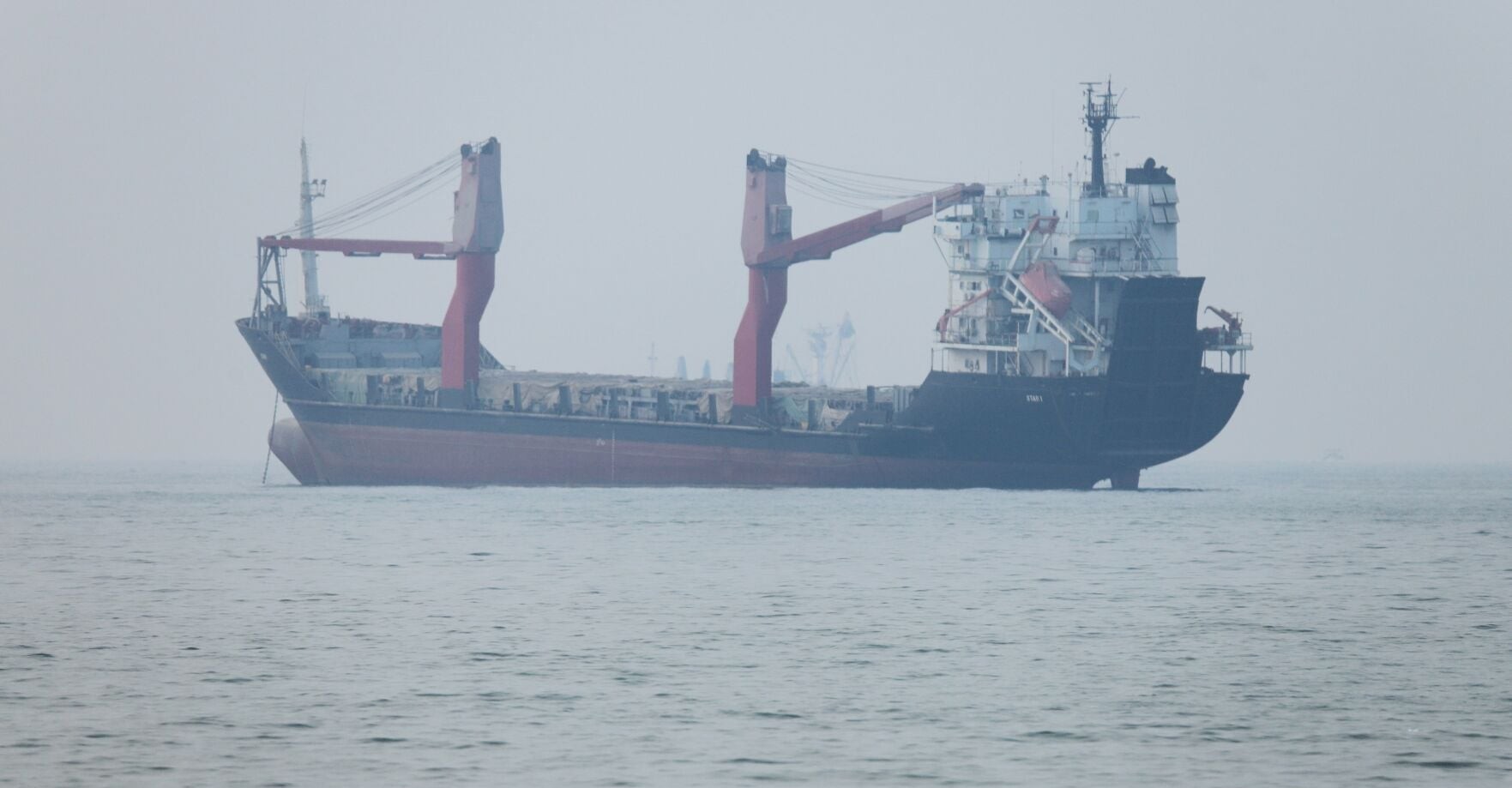 Ship Runs Aground in Hormuz