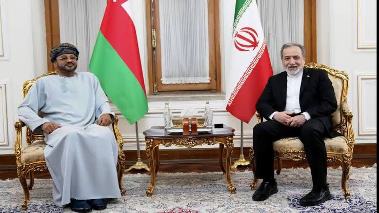 Iran, Oman to Share Strait of Hormuz Revenues